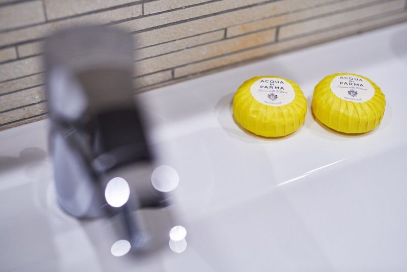 Two Acqua di Parma soaps beside the basin