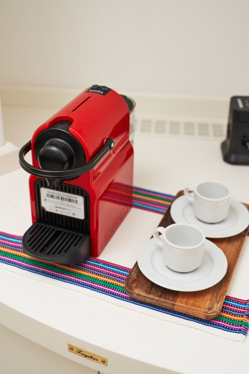 Nespresso machine and cups in the Queen Standard